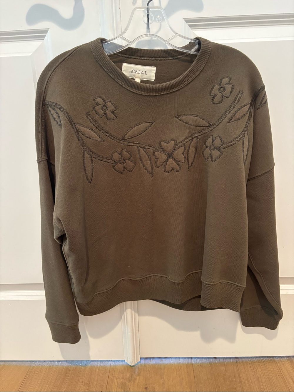 The GREAT Floral Appliqué Teammate Sweatshirt in Army Green